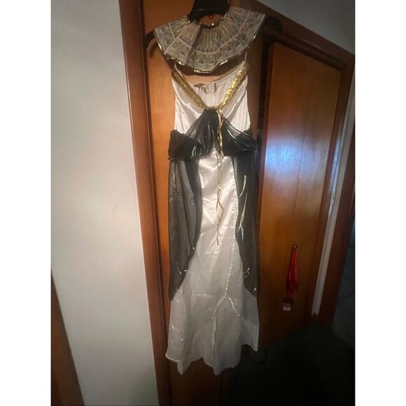 Cleopatra gown - Picture 3 of 5